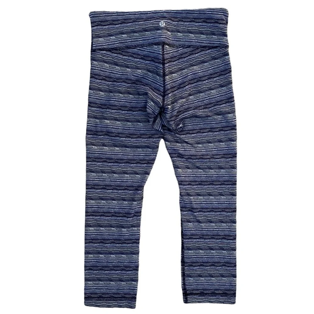 LULULEMON Athleta Capri Leggings Navy Blue Pattern Women Size 6 Comfy!